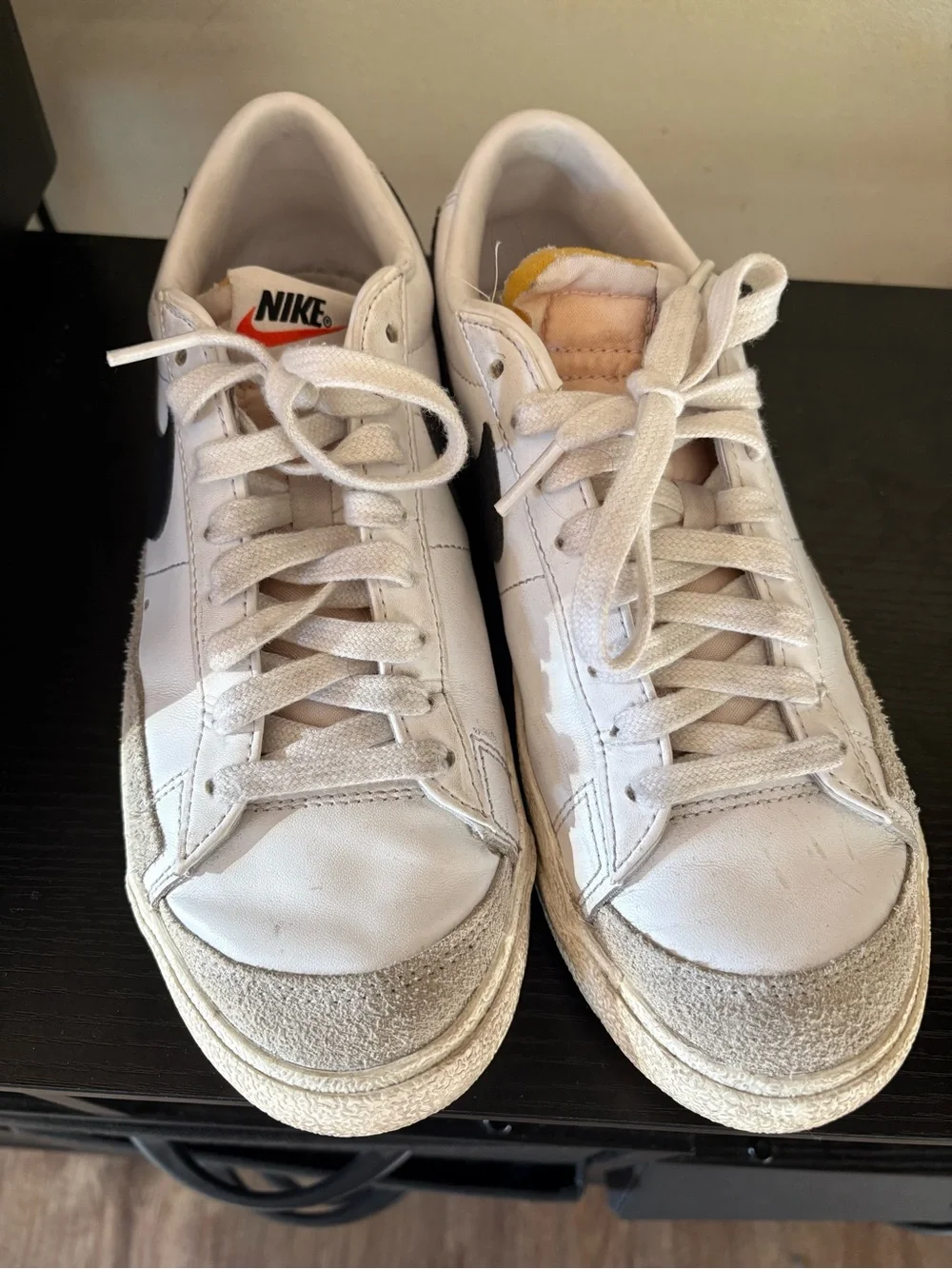 Men’s Nike White and Black Low-Top Leather Sneakers